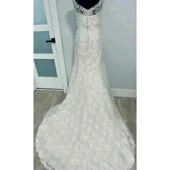 Elegant Lace Wedding Dress V Neck Beaded Sash Trumpet Silhouette sz 4-6